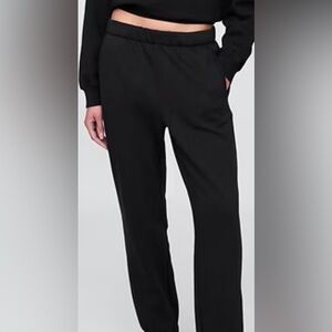GAP Women's Black Straight Leg Pants